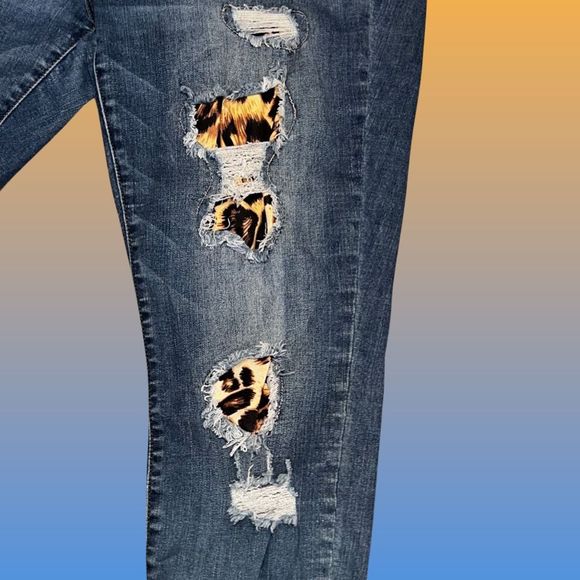 Plus Size Judy Blue Leopard Patch High Waist Ankle Crop Skinny Fit Jeans Size 18 - Picture 2 of 5